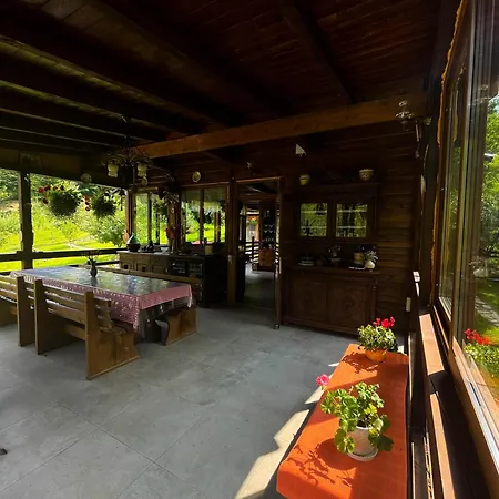 Cabana La Domnu' De Pe Vale *